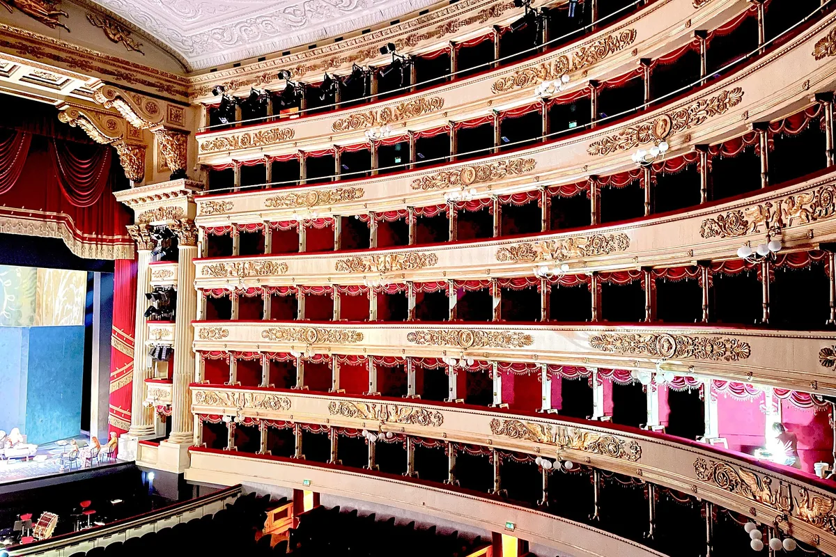 Una stagione all'opera: come i grandi teatri italiani pianificano un anno e perché il cartellone è fatto così